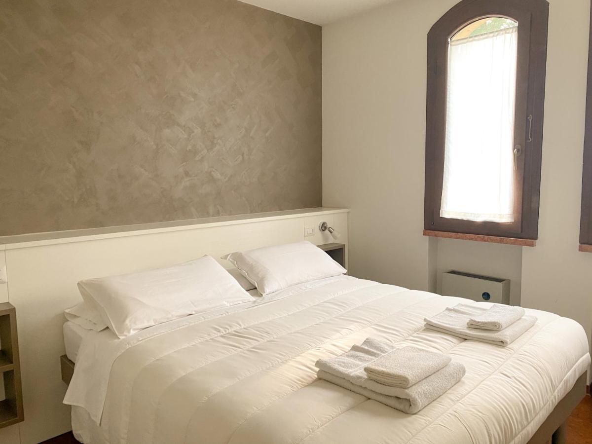 Jolly Apartments 시르미오네 외부 사진