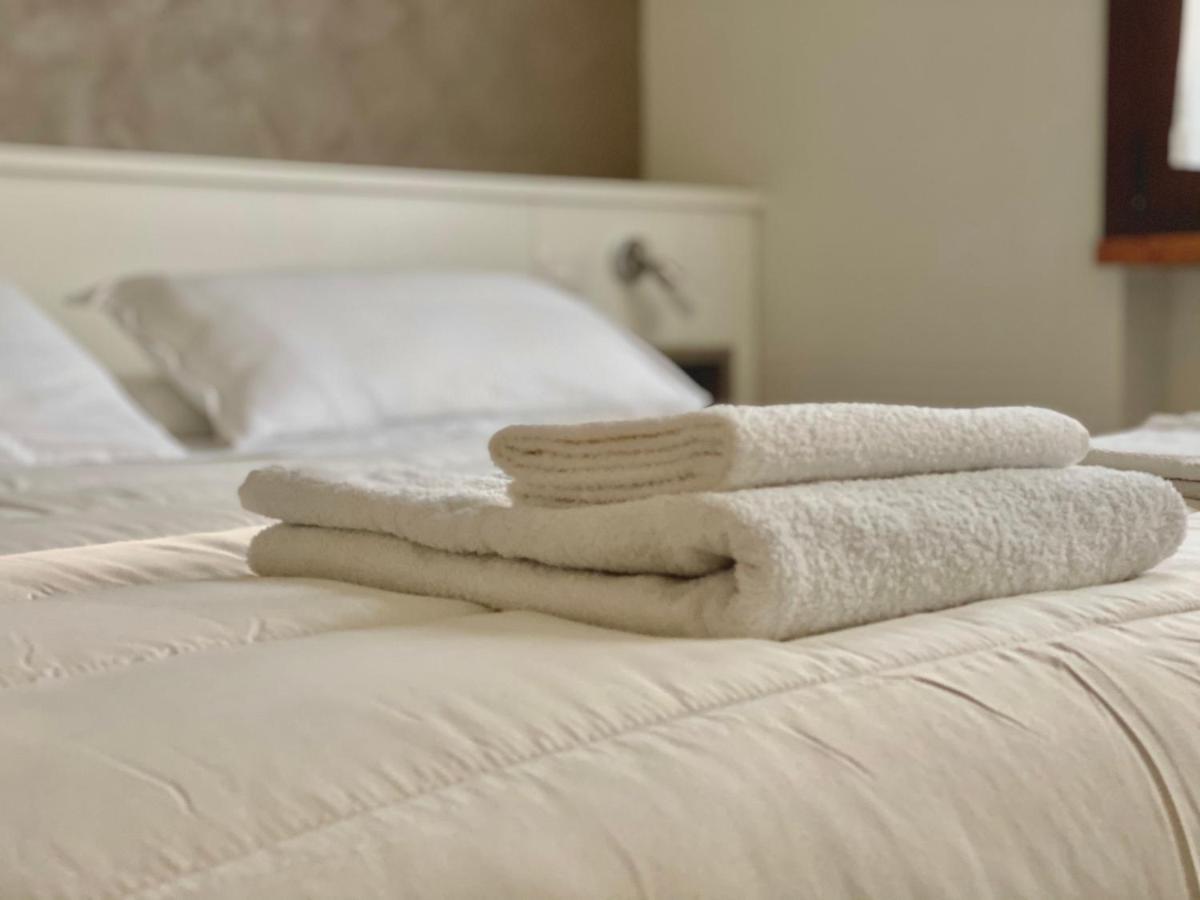 Jolly Apartments 시르미오네 외부 사진